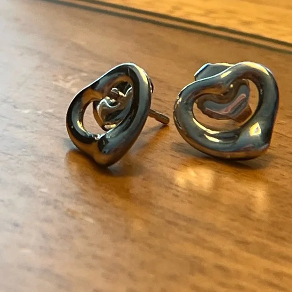 Tiffany & Co. Elsa Peretti Silver Heart Earrings - Picture 7 of 15